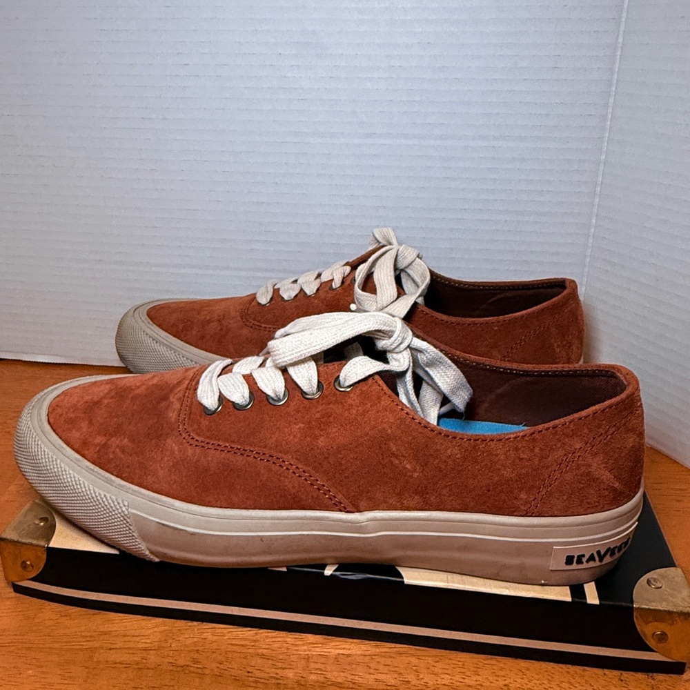SeaVees
Men's Legend X Suede Low-Top Sneakers‎  sz 9